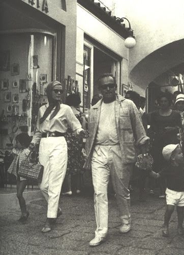 Kelly seen with her husband and children shopping on the island of Capri. stylish as ever.